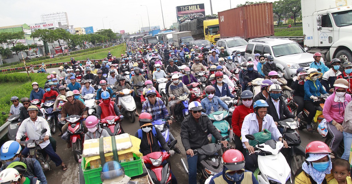 Nghỉ lễ 30.4, cửa ngõ phía Tây TP.HCM kẹt cứng từ rạng sáng đến trưa