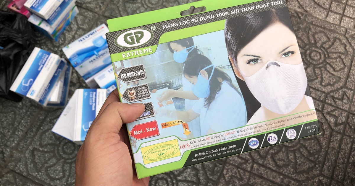 Người trẻ bức xúc vì khẩu trang y tế bị 'thổi giá' cao ngất ngưởng