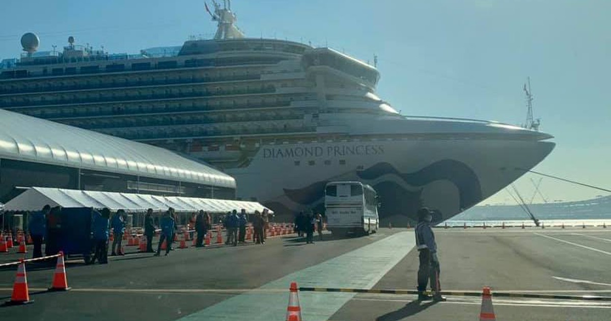 Một gia đình trẻ thoát nỗi ám ảnh virus corona trên tàu du lịch hạng sang