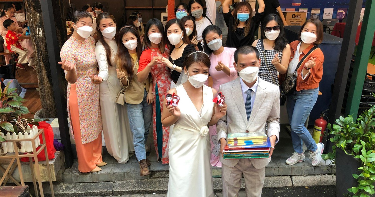 Lễ cưới đặc biệt giữa Sài Gòn: Không nhận phong bì, chỉ nhận sách