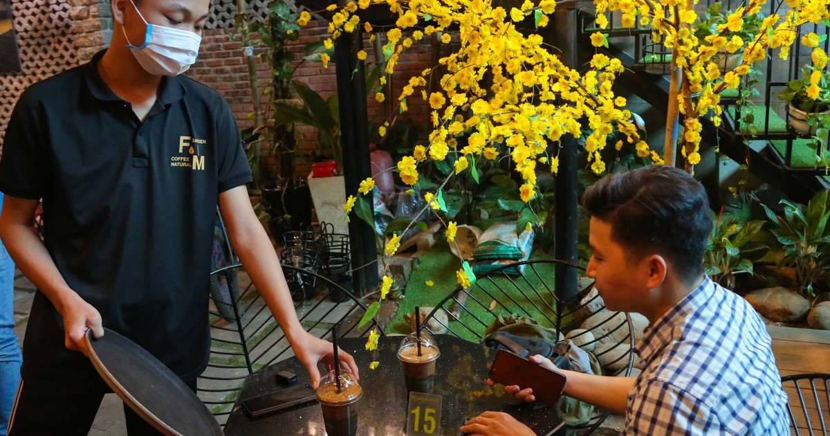 Sinh viên bám trụ thành phố làm thêm kiếm tiền giữa dịch virus corona