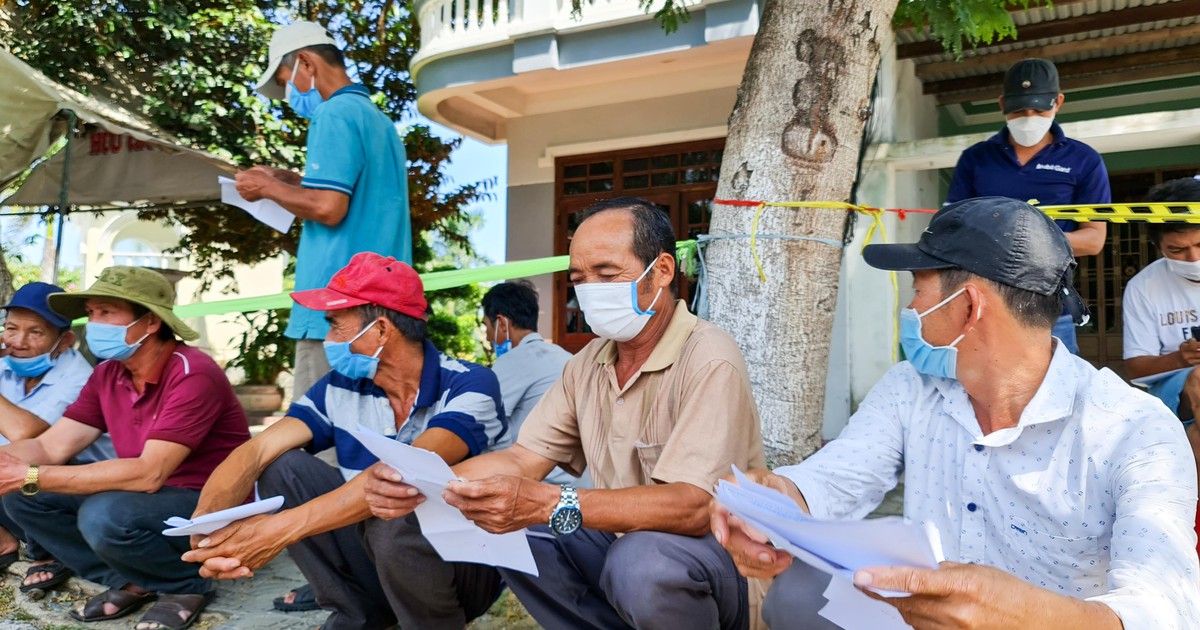 Mắc kẹt giữa Đà Nẵng và Quảng Nam: Chạy hàng chục cây số tìm chỗ xét nghiệm