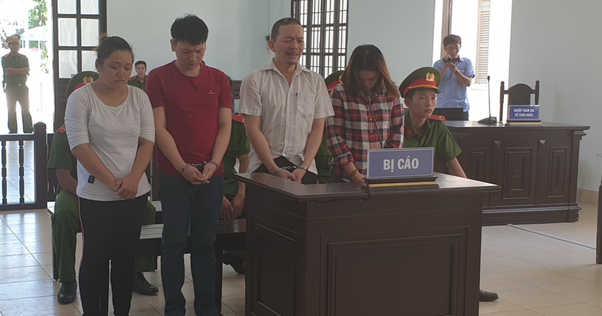 Xe ôm giả đại gia nước ngoài lừa đảo phụ nữ