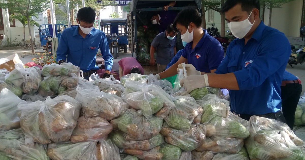 Chống dịch Covid-19: Túc trực ngày đêm giúp người cách ly