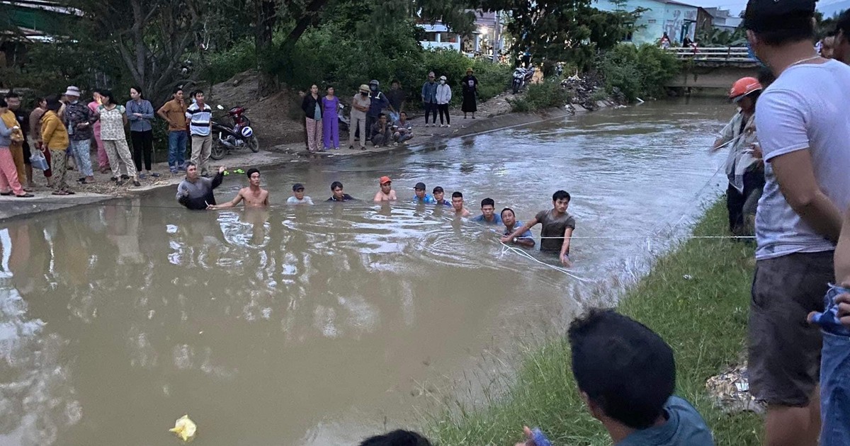 Ninh Thuận: Bắt cào cào bên dòng kênh, bé trai 8 tuổi đuối nước