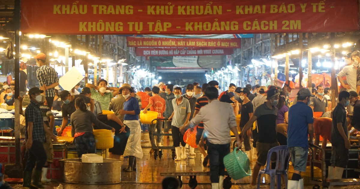 Chợ đầu mối Bình Điền cận Tết 2022: Đảm bảo an toàn thực phẩm, tuân thủ 5K