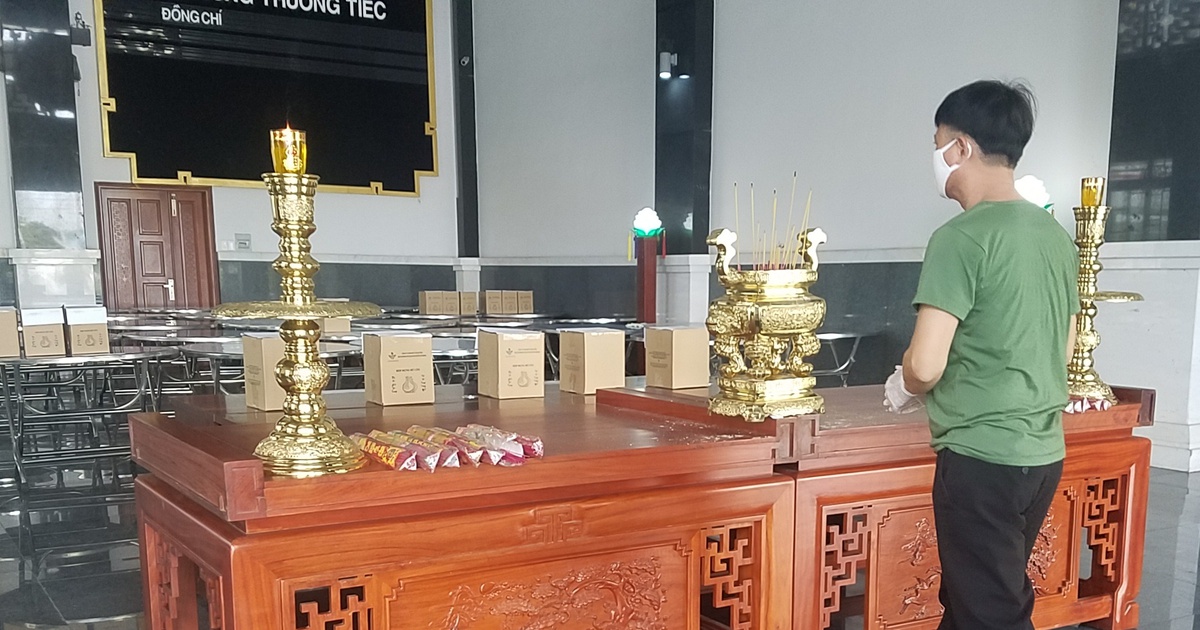 TP.HCM: Bàn giao tro cốt nạn nhân mất vì Covid-19 tận tay người thân