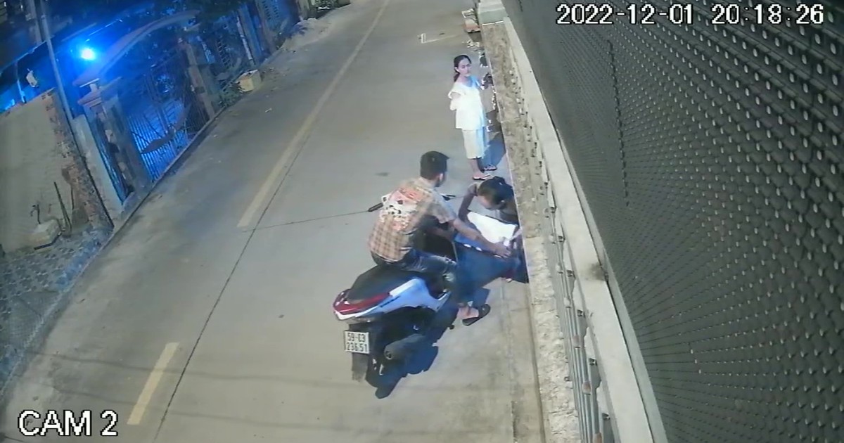 TP.HCM: Người phụ nữ 70 tuổi chạy bộ đuổi theo kẻ trộm bia trong vô vọng