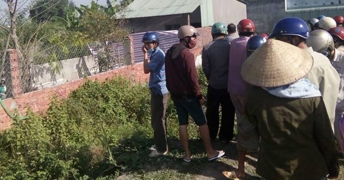 Nam thanh niên tử vong trong tư thế treo cổ trước hiên nhà