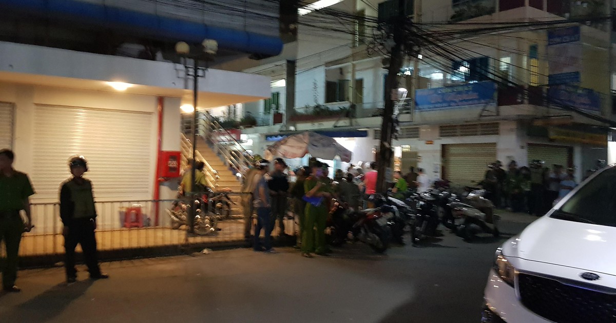 'Băng nhóm giang hồ hỗn chiến đêm giao thừa': Thăm hỏi đại úy CSHS đang nằm viện