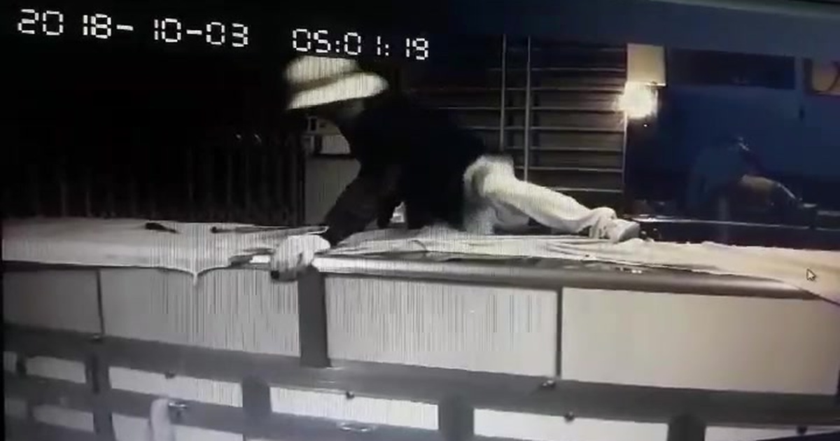 Trộm 100 lượng vàng, lấy luôn đầu thu dữ liệu camera xóa dấu vết