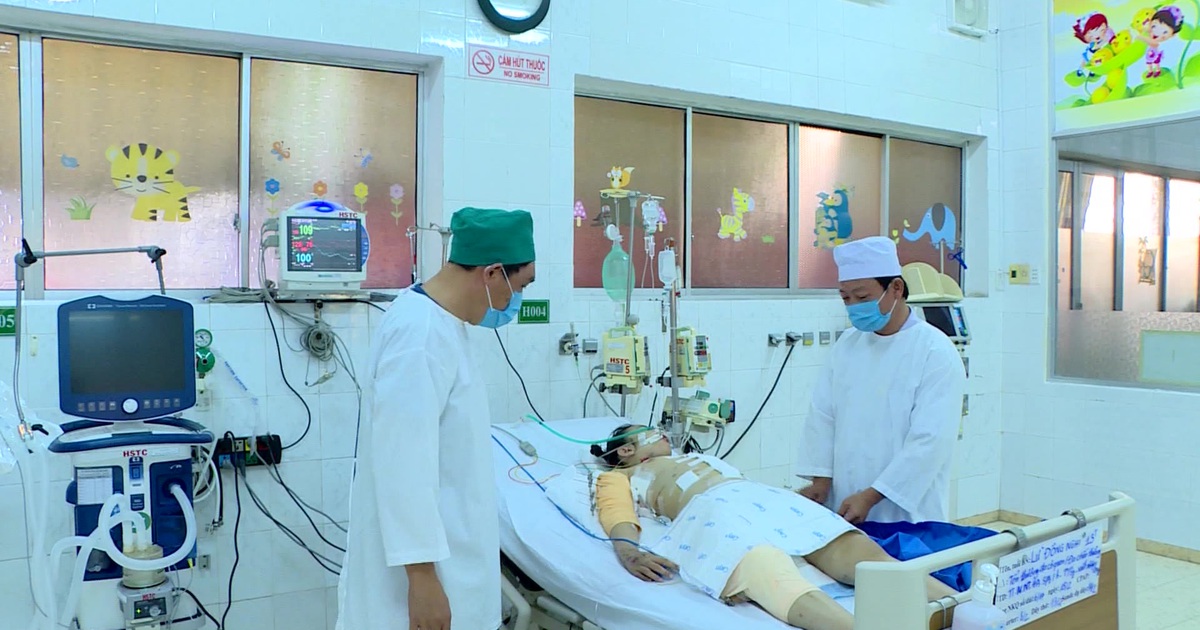 Lập phòng phẫu thuật dã chiến để cứu bé gái gặp nạn khi chơi tàu lượn