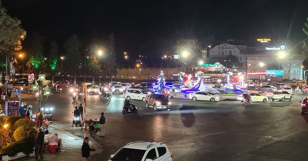 Đà Lạt nhộn nhịp du khách trở lại