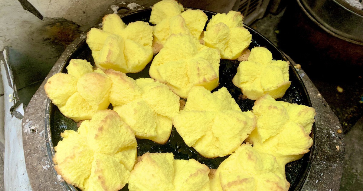 Chợ Bà Hoa nhộn nhịp tháng chạp, bánh thuẫn nóng hổi vàng rực màu tết