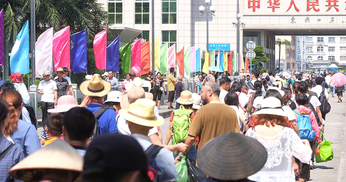 Khách Trung Quốc ồ ạt đến Quảng Ninh trong ‘tuần lễ vàng’