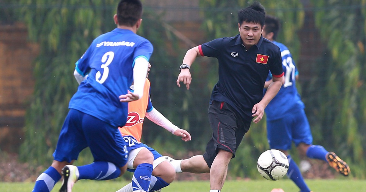 HLV Hữu Thắng 'diễn sâu' cùng học trò