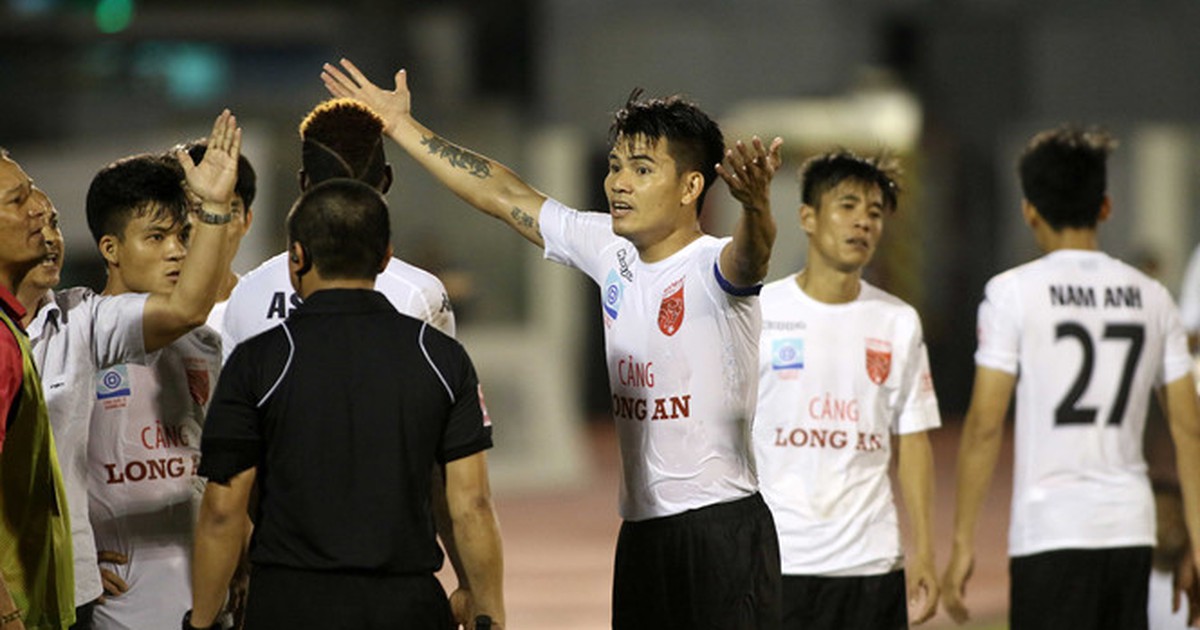 Cựu đội trưởng CLB Long An tâm trạng rối bời sau quyết định được giảm án