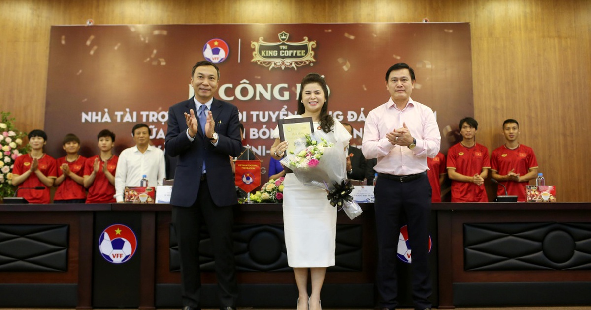 Tài trợ lớn cho đội tuyển Việt Nam, bà Lê Hoàng Diệp Thảo ngưỡng mộ Quang Hải