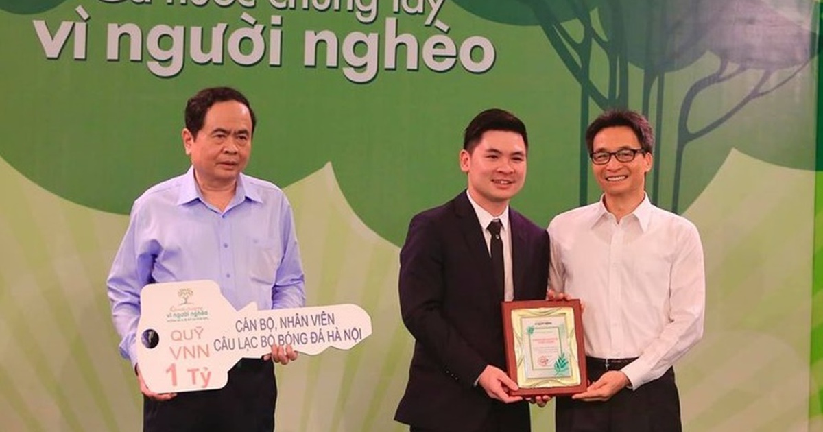 Thi đấu thăng hoa tại V-League, Hà Nội FC còn ủng hộ tiền tỉ cho người nghèo