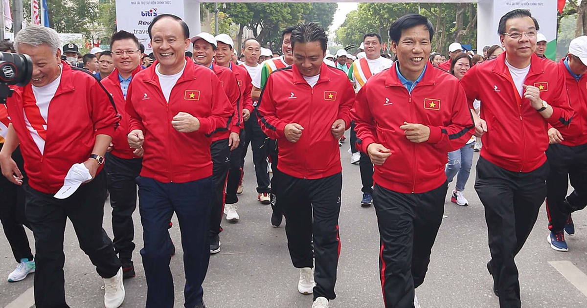 Chủ tịch UBND TP.Hà Nội Chu Ngọc Anh chạy hưởng ứng SEA Games 31
