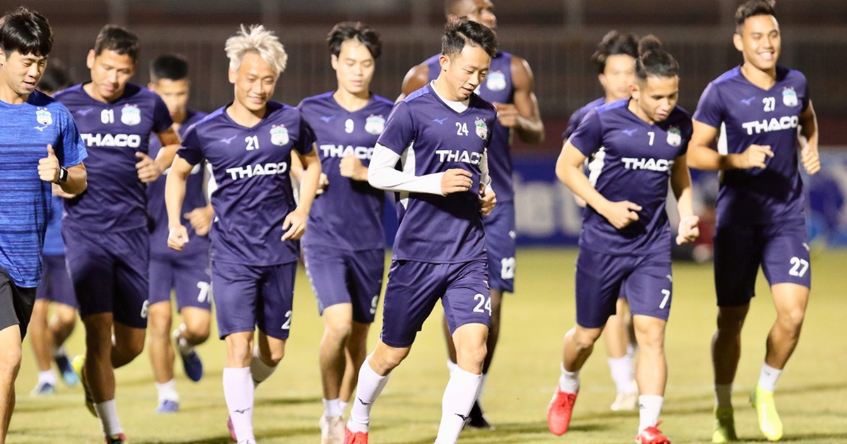 HLV nội thờ ơ hay háo hức đối đầu với Kiatisak của HAGL?