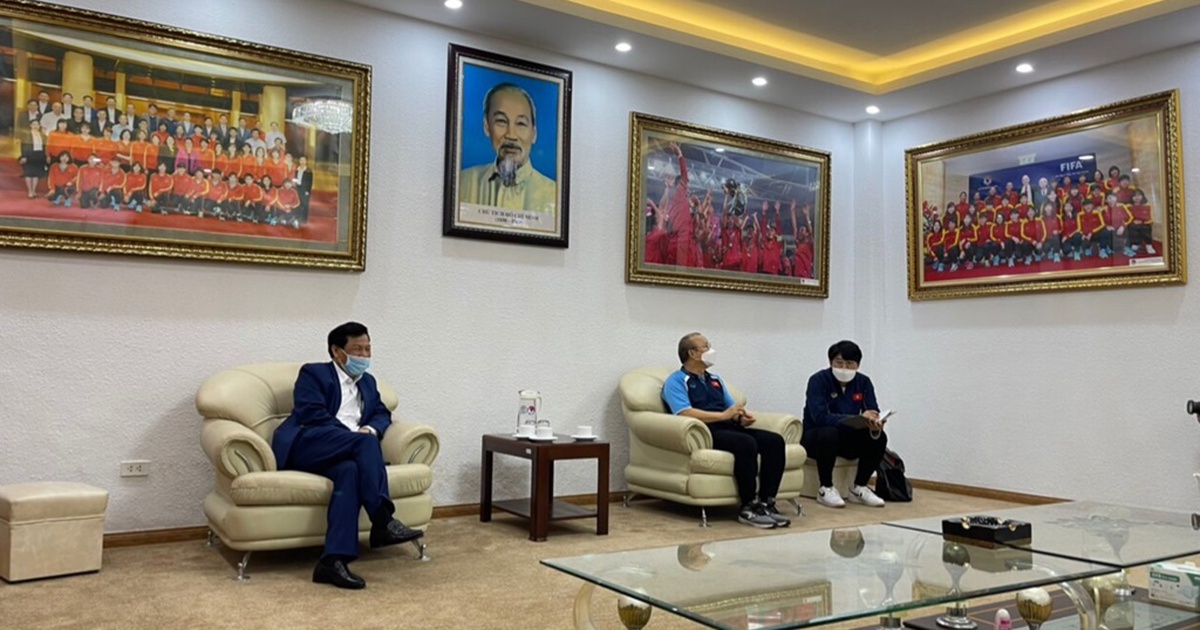 Lo sức yếu không thể gánh tốt tuyển Việt Nam, thầy Park ngày nào cũng tự tập