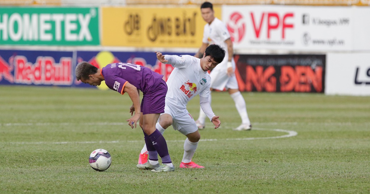 Kiatisak và HAGL không thi đấu trên sân Pleiku, ra Bắc đá tập trung V-League 2021