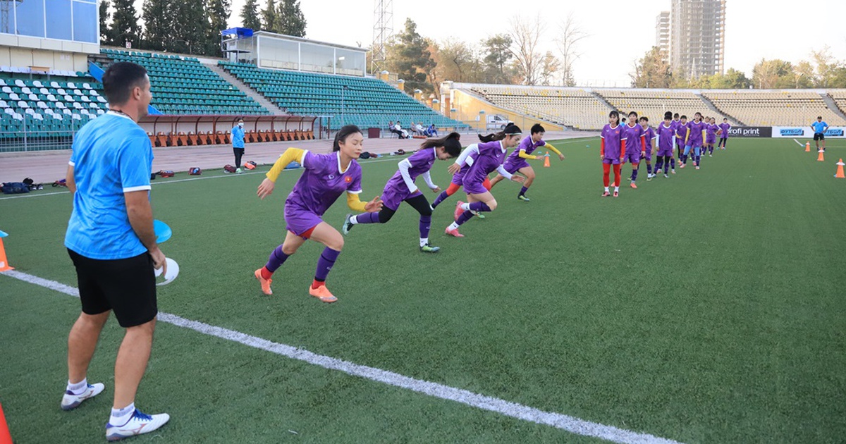 Bác sĩ Choi và HLV thể lực Cedric khỏi F0 sẽ di chuyển ngay sang Hàn Quốc