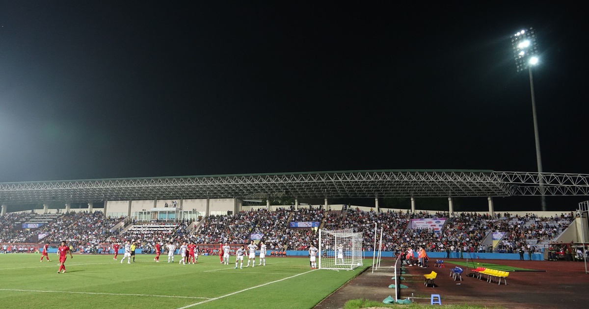 Máy phát ‘quá già’ khiến sân Việt Trì bị mất điện, phải thay gấp trước SEA Games