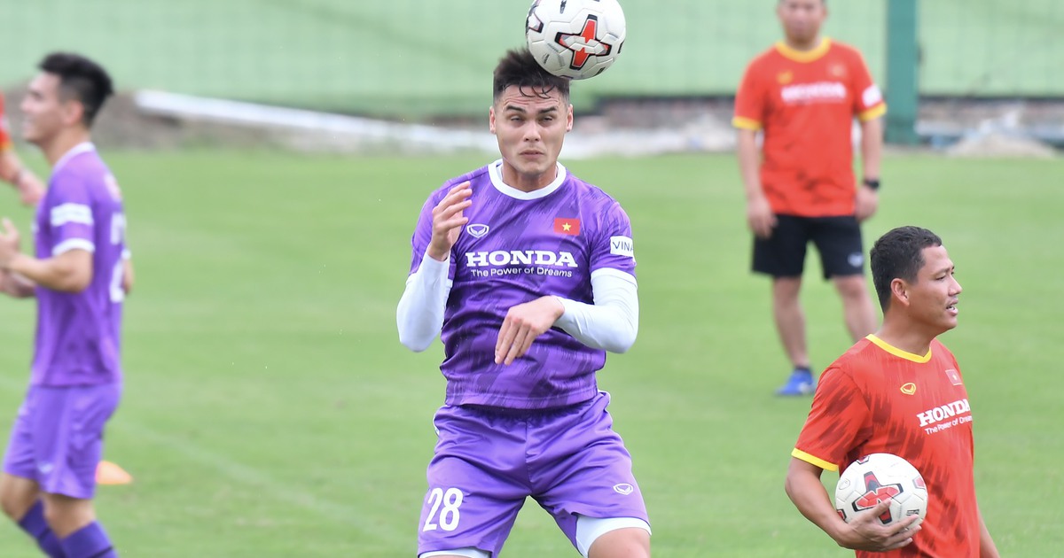 Nhờ người hùng thất sủng Adisak Kraisorn ghi bàn, báo Thái Lan cảnh báo tuyển Việt Nam