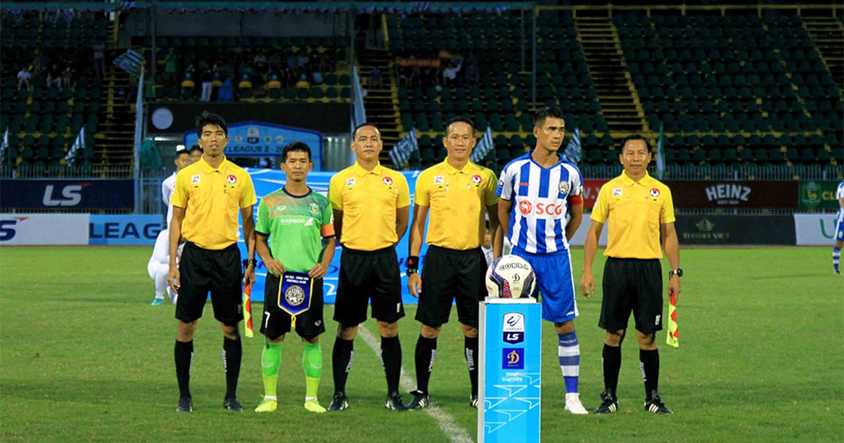 Trọng tài lại mắc sai sót nghiêm trọng ở giải hạng Nhất, đội nào là 'nạn nhân'?