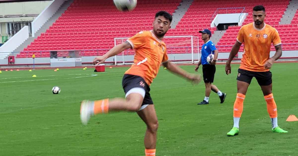 Lee Nguyễn đẳng cấp từng pha chạm bóng, hào hứng tập trước trận gặp đội Hải Phòng