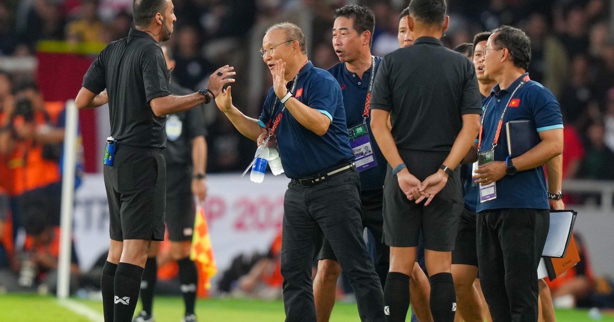 Những sắc thái sinh động của HLV Park Hang-seo và Shin Tae-yong