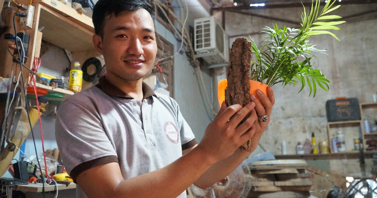 Chàng trai thu hơn 50 triệu đồng mỗi tháng nhờ tái chế gỗ vụn