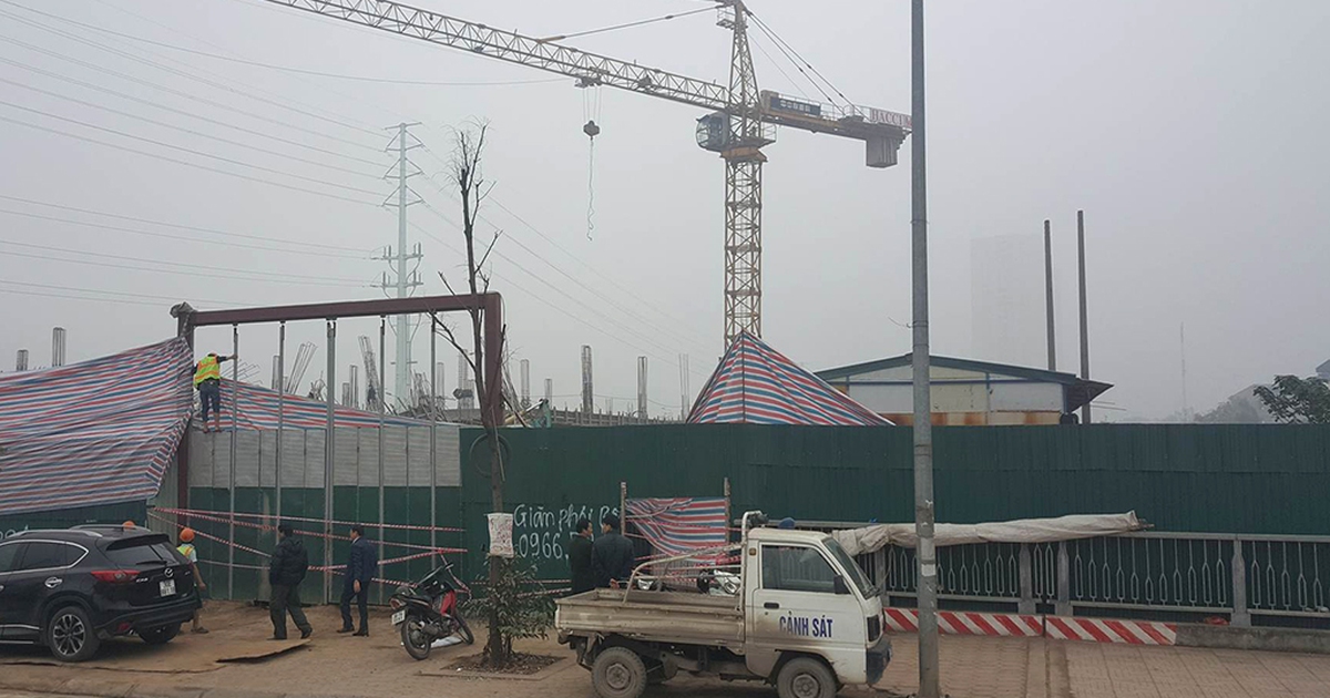 6 người thương vong khi sập giàn giáo công trình bãi gửi xe ở Hà Nội