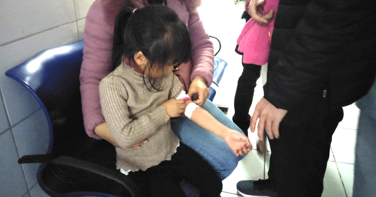 Hàng chục cháu bé trong một xã ở Bắc Ninh nhiễm ký sinh trùng sán dây lợn