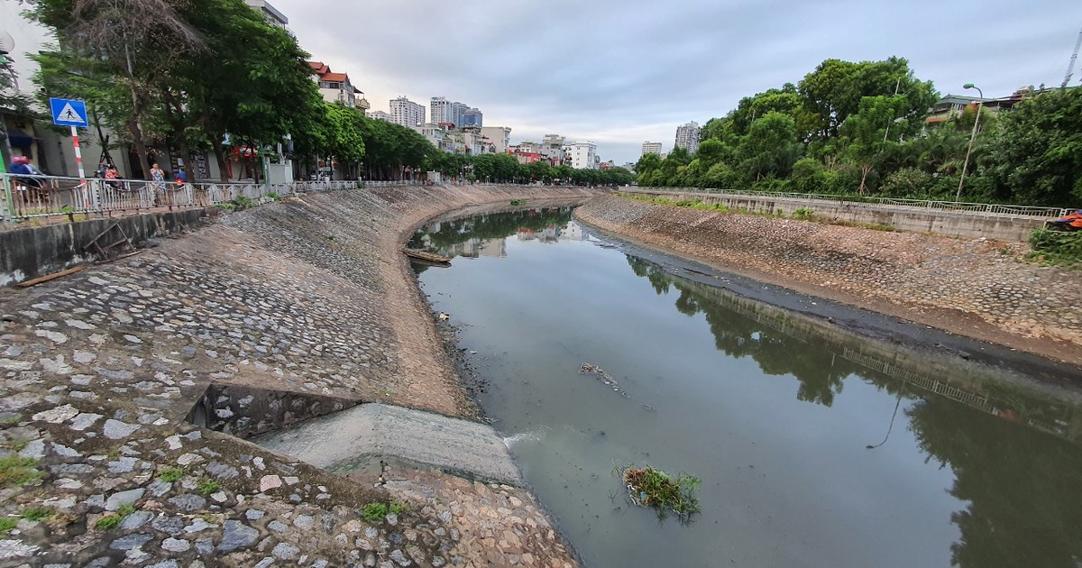 'Cứu' sông, hồ ô nhiễm bằng công nghệ biến bùn thải thành xi măng