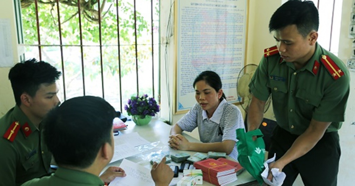 Dùng điện thoại có thể thay đổi giọng nói để lừa vay vốn, chiếm đoạt tiền ngân hàng