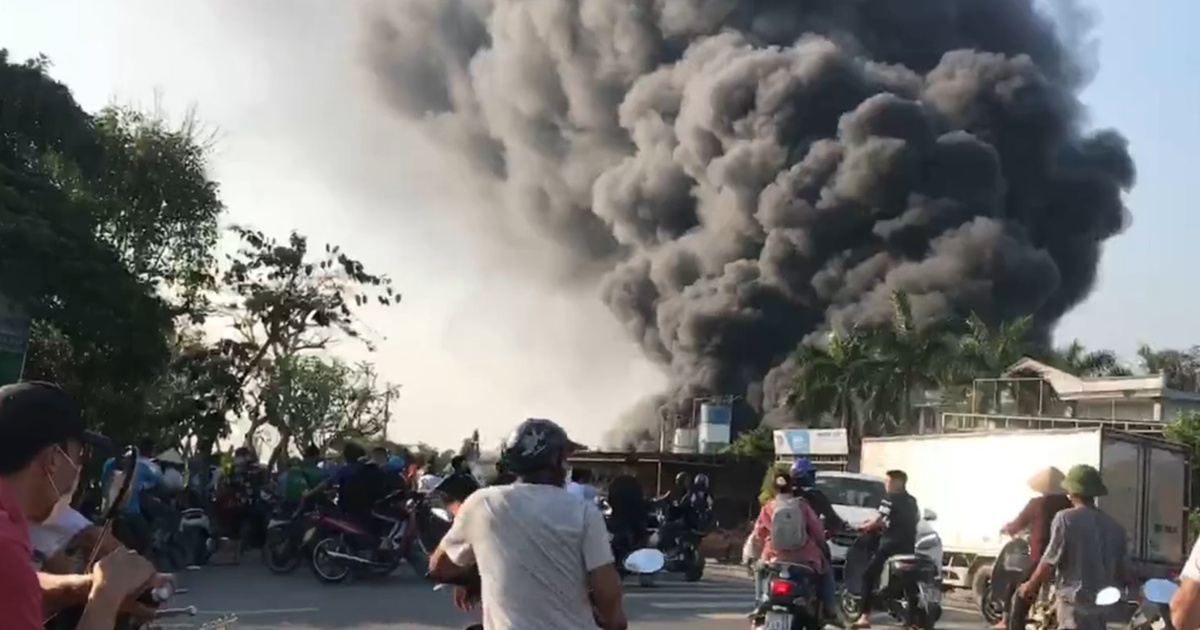 Vụ cháy lớn tại bãi chứa phế liệu ở Hải Dương đã được khống chế