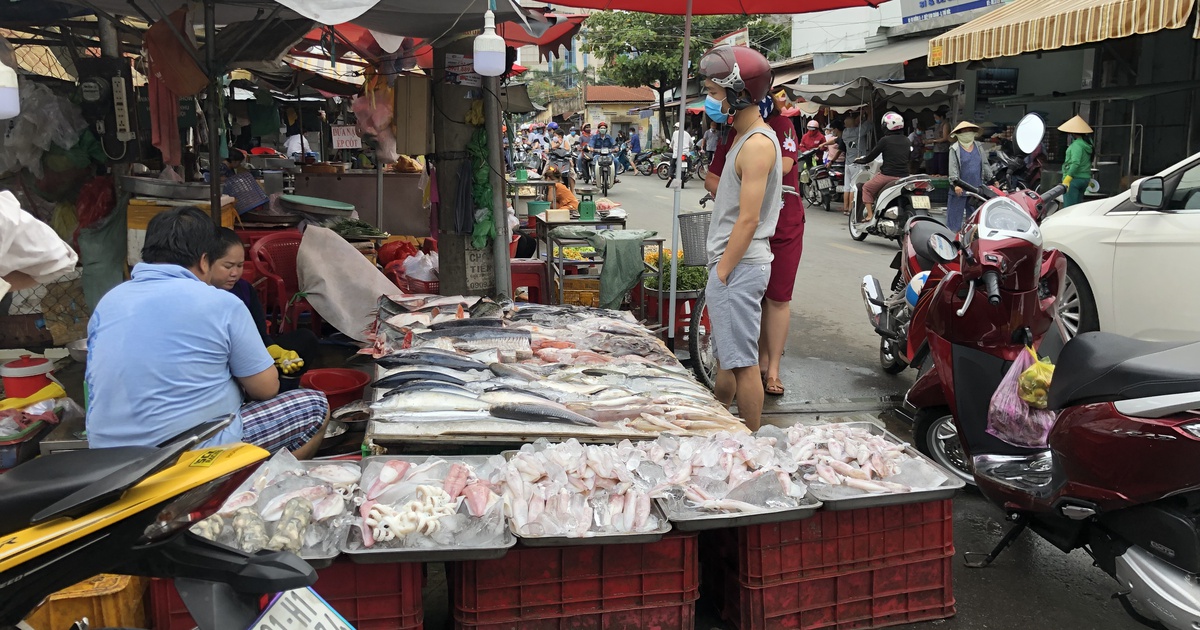 Cách ly xã hội phòng dịch Covid-19: Người trẻ thay đổi thói quen mua sắm