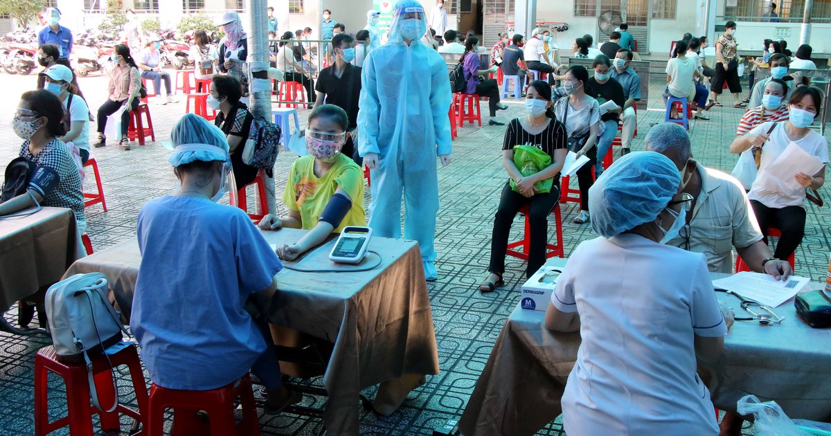 'Vắc xin Covid-19' nào để người trẻ an toàn trong dịch?