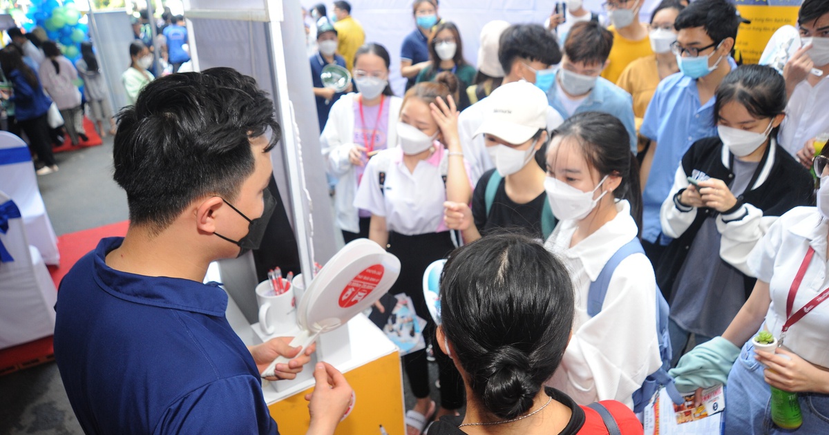 Tìm việc làm thêm dịp hè ở đâu để kiếm tiền?