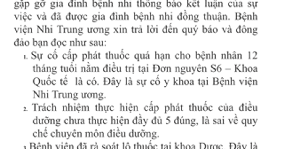 Điều dưỡng Bệnh viện Nhi T.Ư cấp thuốc trị viêm phổi quá hạn cho bệnh nhi