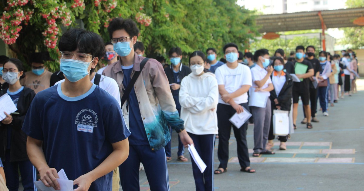 Học sinh mong chờ được tiêm đủ hai mũi vắc xin phòng Covid-19 để quay lại trường