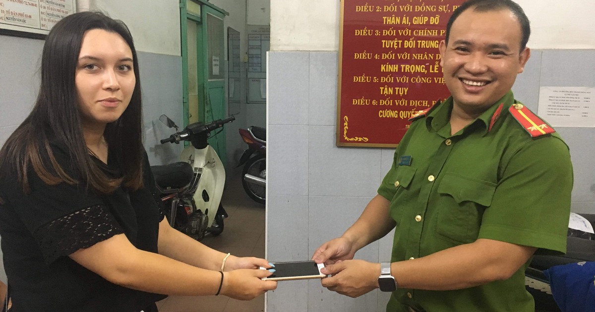 Tóm gọn hai 'nữ quái' trộm điện thoại của du khách