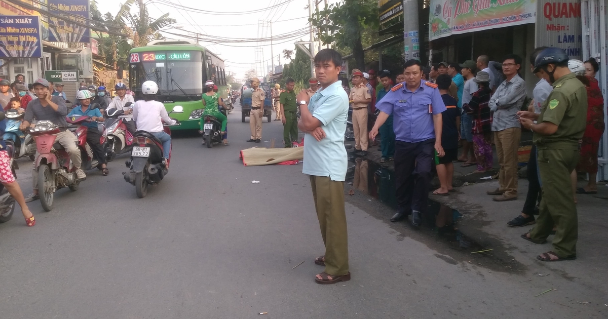 Lại thêm tai nạn thương tâm, cô gái trẻ bị xe tải cán tử vong