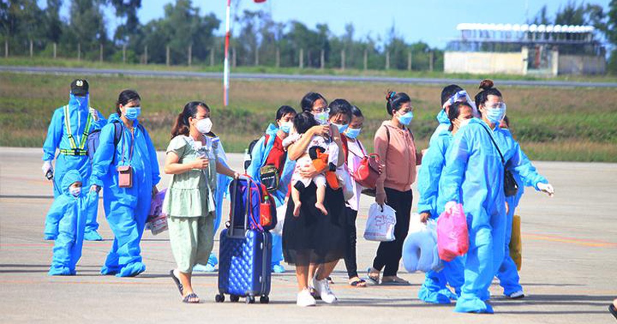 231 thai phụ cùng người thân từ TP.HCM về đến Thừa Thiên - Huế bằng máy bay