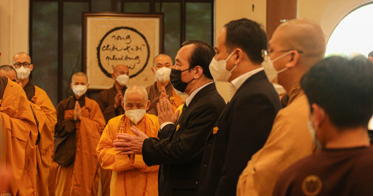 Đoàn Mặt trận Tổ Quốc viếng tang, ghi nhận đóng góp của Thiền sư Thích Nhất Hạnh