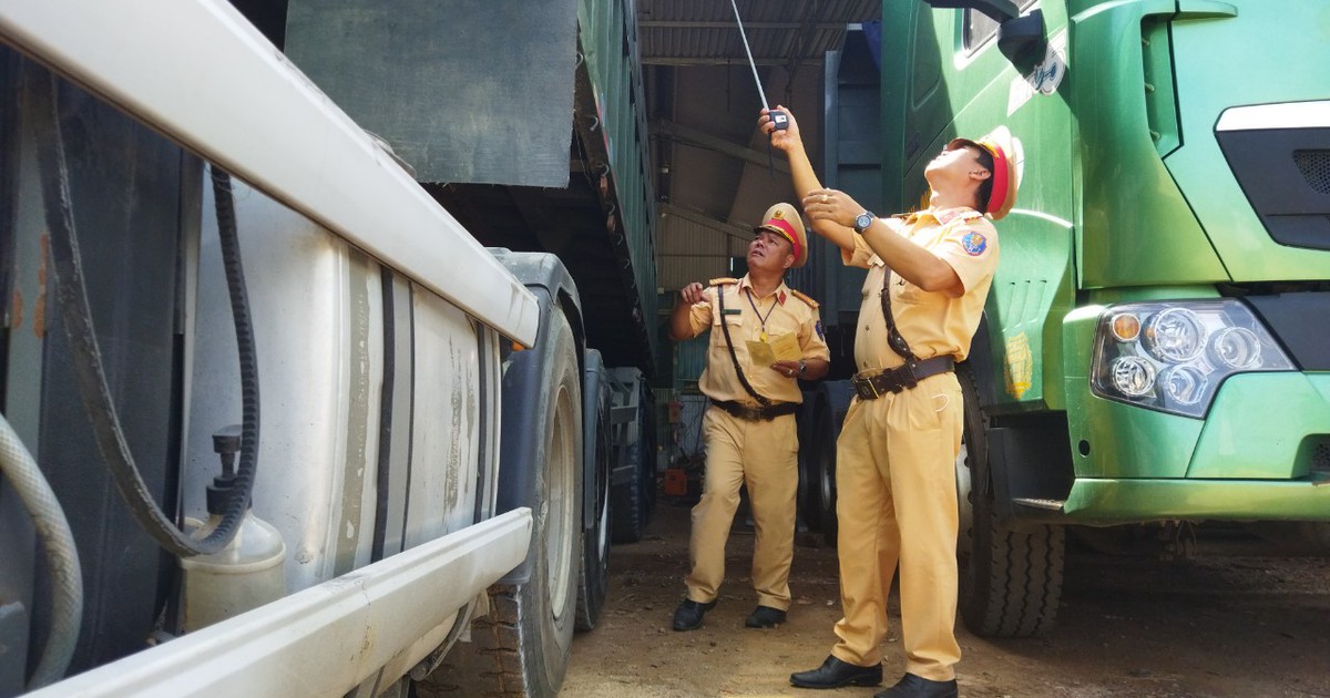 Thừa Thiên - Huế: CSGT xử lý mạnh tay, xe quá khổ quá tải ‘tự nguyện’ cắt thùng