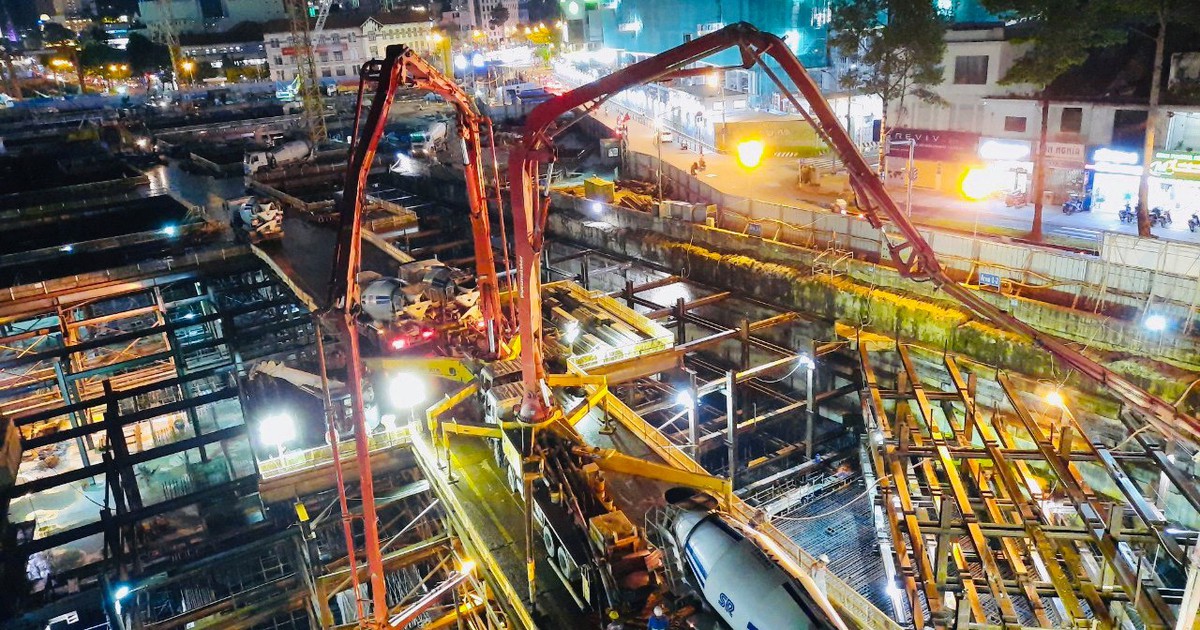 Thi công xuyên đêm hoàn thành đổ bê tông sàn ga ngầm Bến Thành tuyến metro 1